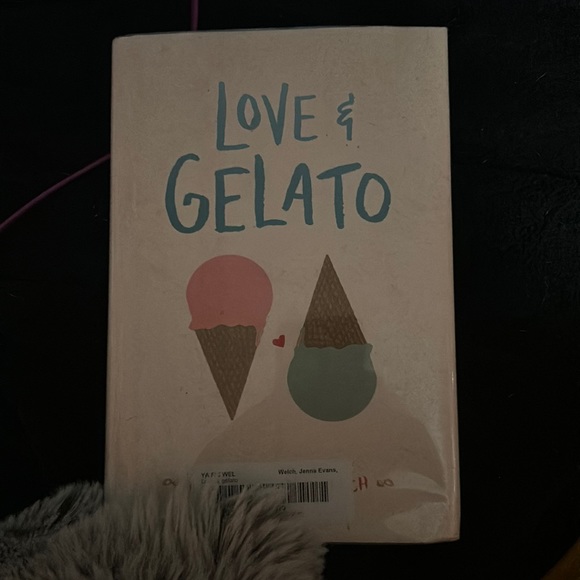 Love and gelato (book) - Picture 1 of 3